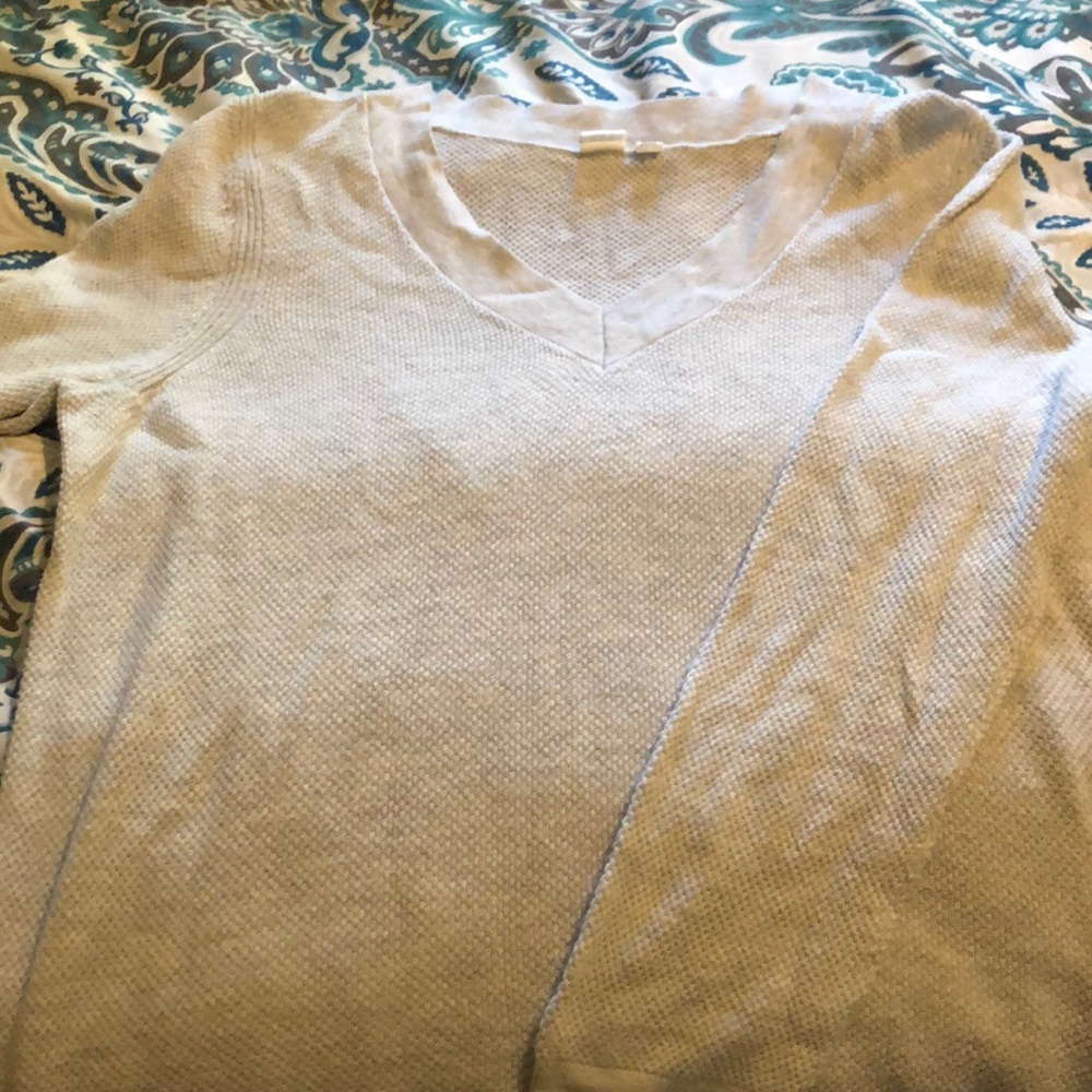 Gap light gray v-neck sweater